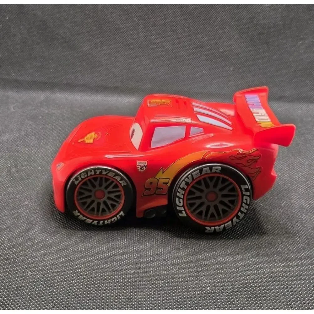 Disney Pixar Cars 2 Shake N Go Lightning McQueen World Grand Prix Talking Moving